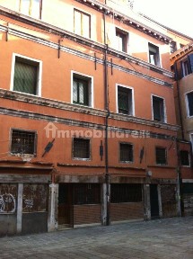 Locale commerciale in Affitto