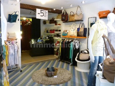 Locale commerciale in Affitto