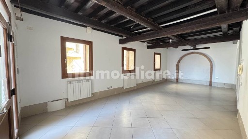 Locale commerciale in Affitto