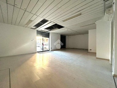 Locale commerciale in Affitto