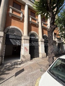 Locale commerciale in Affitto