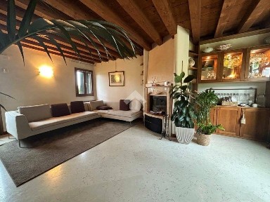 Villa a schiera via Mariani 1, San Floriano-olmi, San Biagio di Callalta