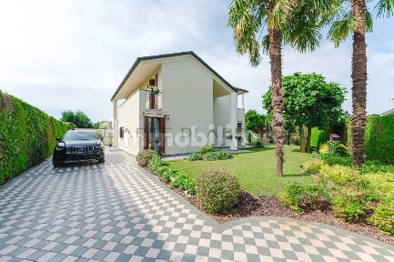 Villa bifamiliare via Capeleo 10, Centro, Stra