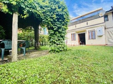 Trilocale via Michele Rosi 13, Lido di Camaiore, Camaiore