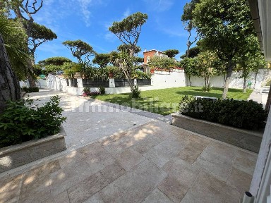 Villa unifamiliare via Portovenere, Fregene, Fiumicino