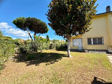 Villa plurifamiliare via Eugamone, Casal Palocco, Roma
