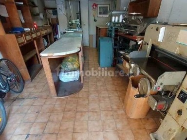 Locale commerciale in Vendita