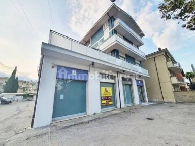 Locale commerciale in Affitto