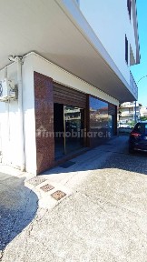 Locale commerciale in Affitto