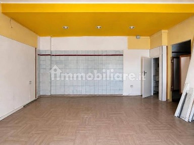Locale commerciale in Affitto