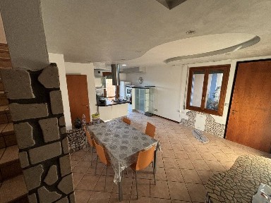 Quadrilocale ottimo stato, su più livelli, Centro, Arre