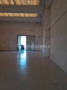 Capannone in Vendita