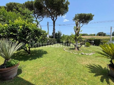 Villa bifamiliare, ottimo stato, 260 m², Isonzo, Latina