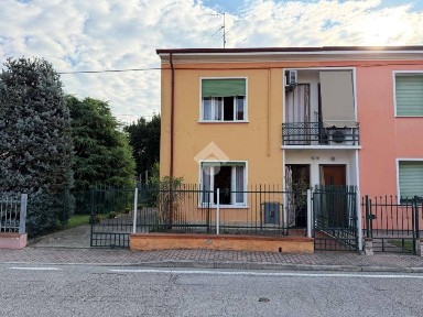 Villa bifamiliare via Nuova 80, Centro, Bergantino