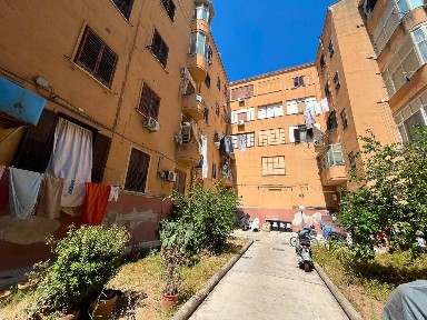 Trilocale piazza Alessandro Vanni, Cassaro, Palermo
