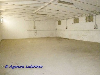 Capannone in Affitto