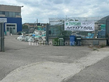 Capannone in Affitto