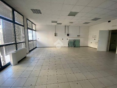 Locale commerciale in Affitto