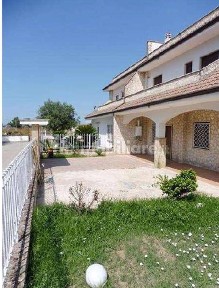 Villa all'asta delle Dune, Villa Literno