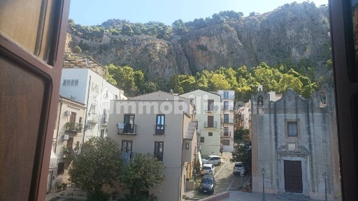 Trilocale via Umberto I 42, Centro, Cefalù
