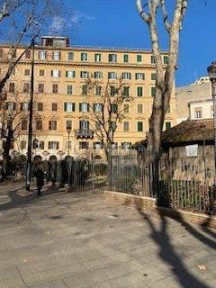 Trilocale largo Leopardi 12, Esquilino, Roma
