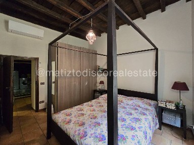 Bilocale piazza della Rovere, Trastevere, Roma