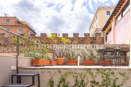 Bilocale vicolo del Farinone 33, Borgo, Roma