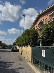 Trilocale via Casal Cerrone 6, Lunghezza, Roma