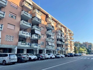 Trilocale via Amsterdam 122, Torrino, Roma