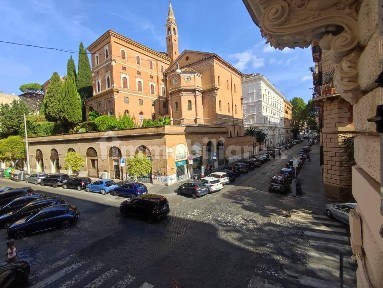 Trilocale via Angelo Poliziano 61, Colle Oppio, Roma