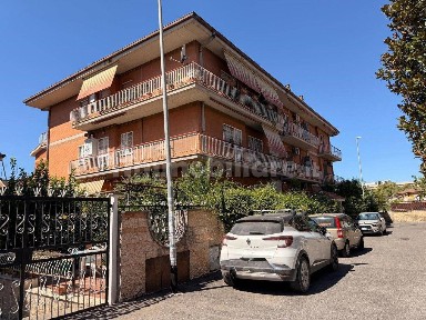 Bilocale via Cutro, Anagnina, Roma