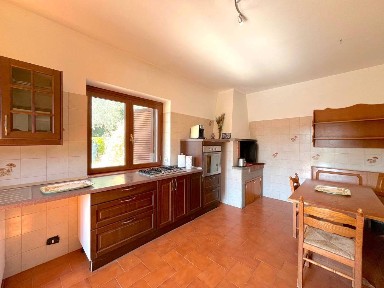 Appartamento buono stato, piano terra, Borgo Pineto, Sacrofano