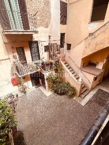 Bilocale ottimo stato, primo piano, Largo Argentina, Roma