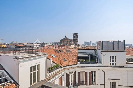 Trilocale piazza Nicola Amore 2, Centro Storico, Napoli