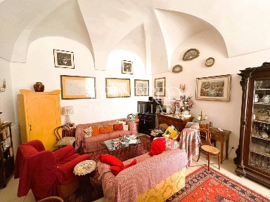 Napoli, Chiaia, Via Monte di Dio