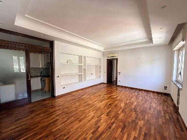 Quadrilocale via Michelangelo Schipa 64, Piazza Amedeo - Parco Margherita, Napoli