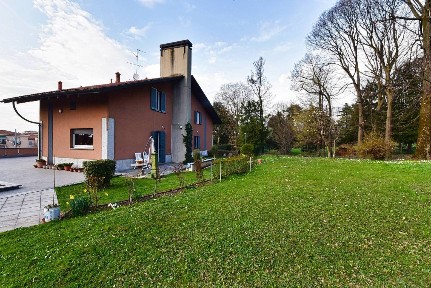 Villa unifamiliare, da ristrutturare, 455 m², San Maurizio, Vimercate