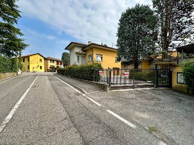 Giussano, Via Tofane, 12