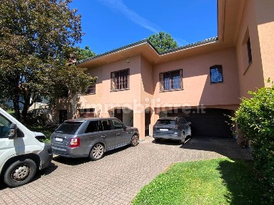 Lesmo, Via Vittorio Veneto, 9