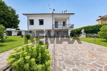 Villa unifamiliare via Pietro Mascagni 5, Centro, Cornate d'Adda