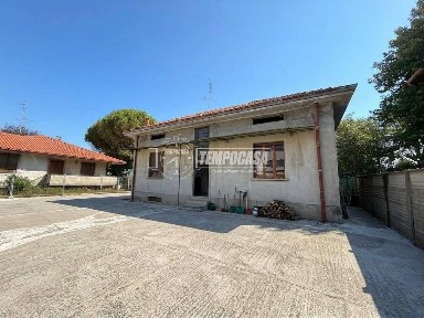 Villa unifamiliare via Libertà, Lazzate