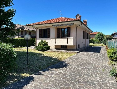 Villa unifamiliare via Resegone 25, Consonno - Bivio, Seregno