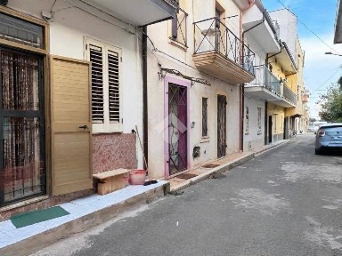 Botricello, Via Trieste, 1