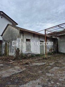 Magazzino all'asta via Quercioli 11, Massa