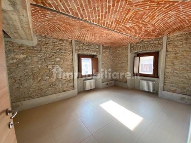 Trilocale via Caduti della Libertà 1, Centro, Verrès