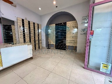 Locale commerciale in Affitto