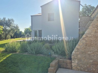 Villa unifamiliare via San Donato, Villaga