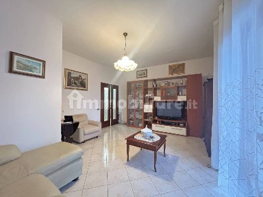 Appartamento via dell'Alloro, Paperino, Prato