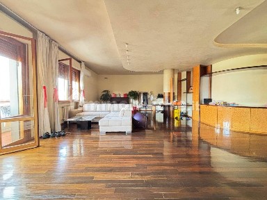 Appartamento buono stato, quarto piano, Stazione - Stadio, Prato