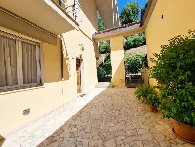 Appartamento via Monticchiello, San Prospero, Siena